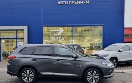 Mitsubishi Outlander III рестайлинг 3, 2019 год, 2 439 000 рублей, 3 фотография