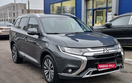 Mitsubishi Outlander III рестайлинг 3, 2019 год, 2 439 000 рублей, 2 фотография