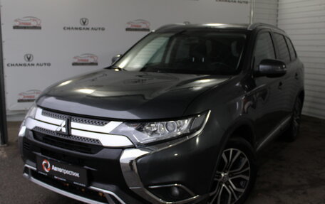 Mitsubishi Outlander III рестайлинг 3, 2019 год, 1 725 000 рублей, 1 фотография