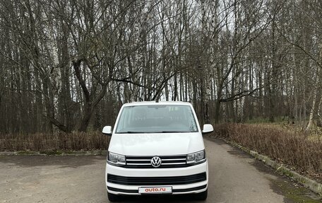 Volkswagen Caravelle T6 рестайлинг, 2018 год, 3 500 000 рублей, 2 фотография