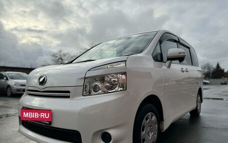 Toyota Voxy II, 2010 год, 1 570 000 рублей, 6 фотография