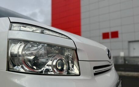 Toyota Voxy II, 2010 год, 1 570 000 рублей, 13 фотография