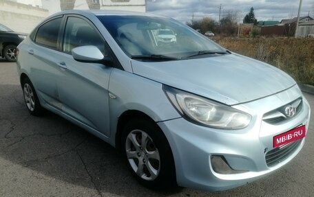 Hyundai Solaris II рестайлинг, 2011 год, 510 000 рублей, 2 фотография