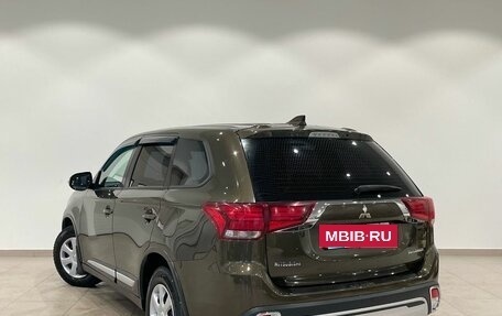 Mitsubishi Outlander III рестайлинг 3, 2018 год, 1 739 000 рублей, 4 фотография