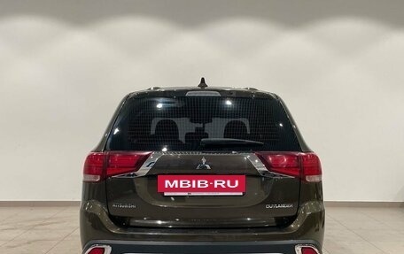 Mitsubishi Outlander III рестайлинг 3, 2018 год, 1 739 000 рублей, 5 фотография