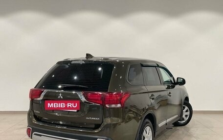 Mitsubishi Outlander III рестайлинг 3, 2018 год, 1 739 000 рублей, 6 фотография