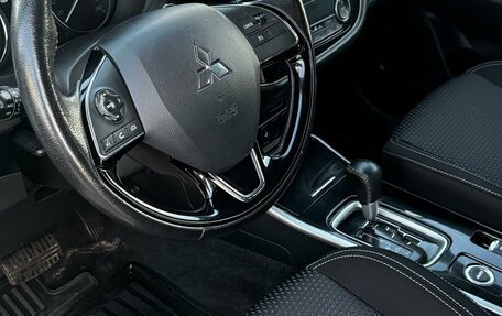 Mitsubishi Outlander III рестайлинг 3, 2019 год, 2 245 000 рублей, 13 фотография