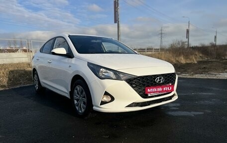 Hyundai Solaris II рестайлинг, 2021 год, 1 700 000 рублей, 2 фотография