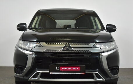 Mitsubishi Outlander III рестайлинг 3, 2018 год, 2 069 000 рублей, 2 фотография