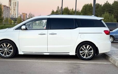 KIA Carnival III, 2017 год, 2 840 000 рублей, 8 фотография