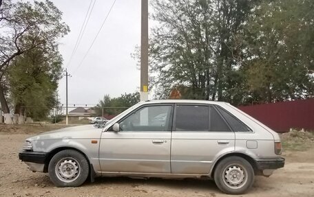 Mazda 323, 1988 год, 100 000 рублей, 2 фотография