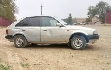 Mazda 323, 1988 год, 100 000 рублей, 5 фотография