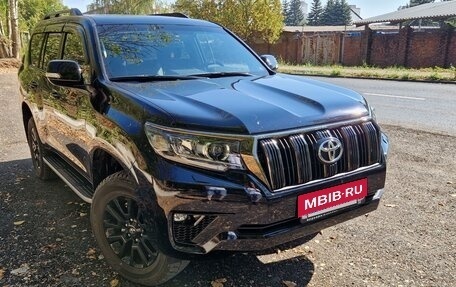 Toyota Land Cruiser Prado 150 рестайлинг 2, 2022 год, 8 300 000 рублей, 4 фотография