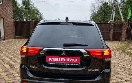 Mitsubishi Outlander III рестайлинг 3, 2018 год, 2 050 000 рублей, 22 фотография