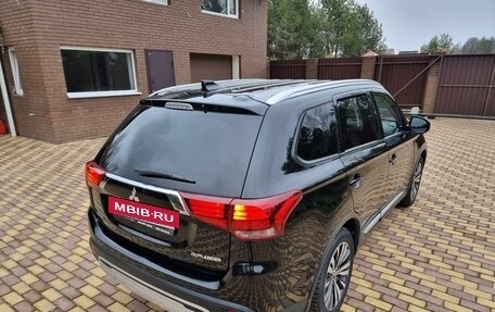 Mitsubishi Outlander III рестайлинг 3, 2018 год, 2 050 000 рублей, 17 фотография