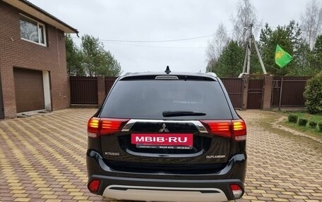 Mitsubishi Outlander III рестайлинг 3, 2018 год, 2 050 000 рублей, 23 фотография