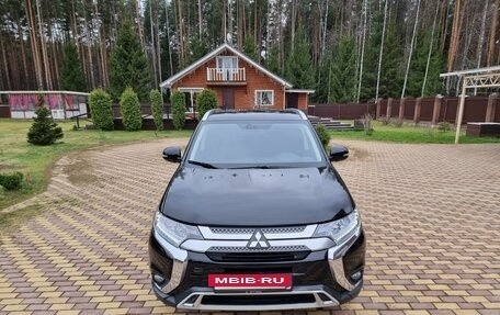 Mitsubishi Outlander III рестайлинг 3, 2018 год, 2 050 000 рублей, 33 фотография