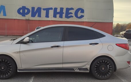 Hyundai Solaris II рестайлинг, 2015 год, 800 000 рублей, 2 фотография