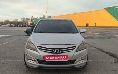 Hyundai Solaris II рестайлинг, 2015 год, 800 000 рублей, 3 фотография