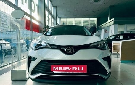 Toyota C-HR I рестайлинг, 2024 год, 3 900 000 рублей, 2 фотография