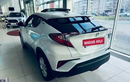 Toyota C-HR I рестайлинг, 2024 год, 3 900 000 рублей, 4 фотография