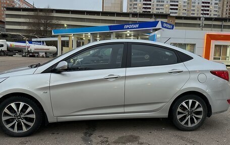 Hyundai Solaris II рестайлинг, 2015 год, 1 300 000 рублей, 1 фотография