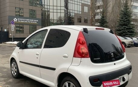 Peugeot 107 I рестайлинг, 2011 год, 549 000 рублей, 4 фотография