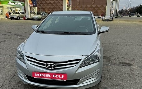 Hyundai Solaris II рестайлинг, 2015 год, 1 300 000 рублей, 2 фотография