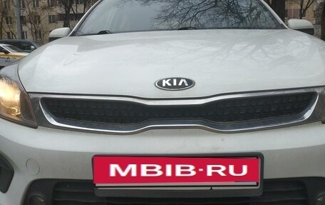 KIA Rio IV, 2018 год, 1 390 000 рублей, 2 фотография