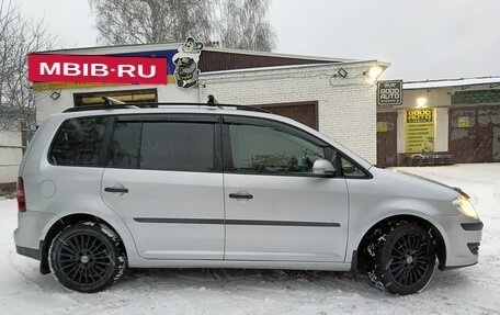 Volkswagen Touran III, 2008 год, 790 000 рублей, 2 фотография