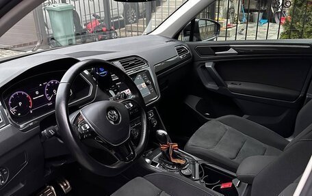 Volkswagen Tiguan II, 2019 год, 3 550 000 рублей, 2 фотография