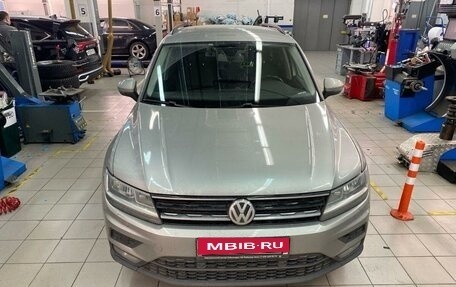 Volkswagen Tiguan II, 2019 год, 2 397 000 рублей, 2 фотография