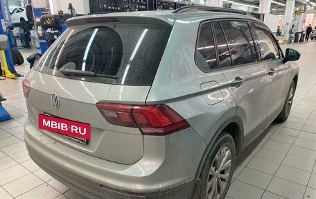 Volkswagen Tiguan II, 2019 год, 2 397 000 рублей, 6 фотография