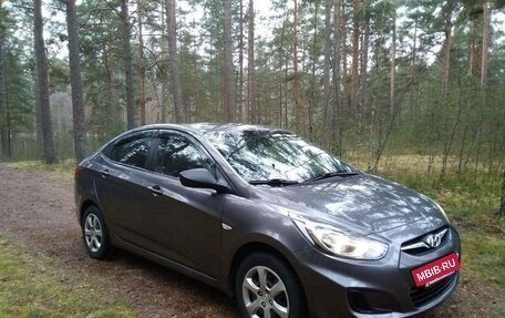 Hyundai Solaris II рестайлинг, 2012 год, 1 000 000 рублей, 6 фотография