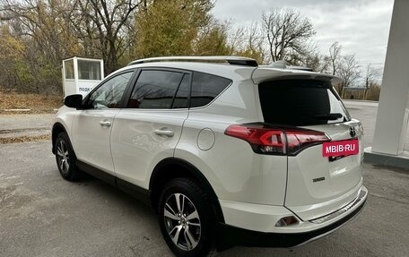 Toyota RAV4, 2017 год, 2 980 000 рублей, 8 фотография