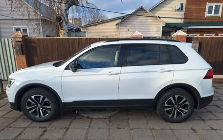 Volkswagen Tiguan II, 2019 год, 2 700 000 рублей, 2 фотография