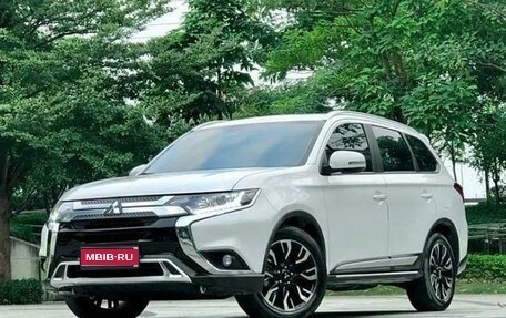 Mitsubishi Outlander III рестайлинг 3, 2021 год, 1 800 101 рублей, 1 фотография