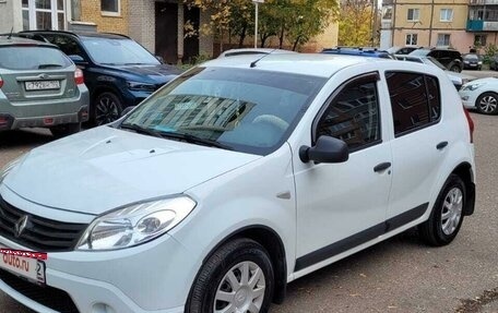 Renault Sandero I, 2013 год, 700 000 рублей, 2 фотография