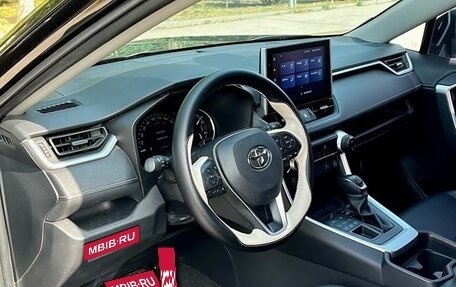 Toyota RAV4, 2021 год, 2 995 000 рублей, 5 фотография