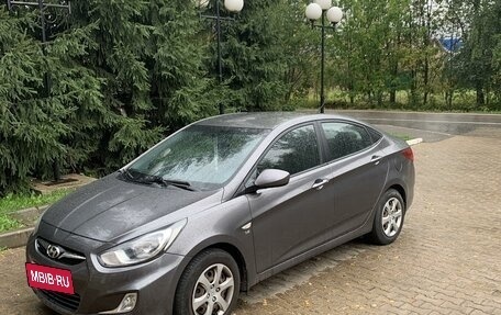 Hyundai Solaris II рестайлинг, 2013 год, 880 000 рублей, 4 фотография