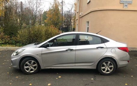 Hyundai Solaris II рестайлинг, 2012 год, 680 000 рублей, 2 фотография