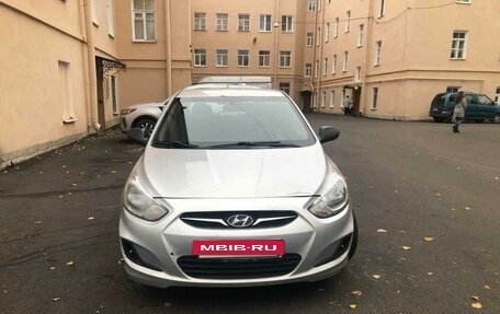 Hyundai Solaris II рестайлинг, 2012 год, 680 000 рублей, 10 фотография