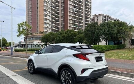 Toyota C-HR I рестайлинг, 2021 год, 2 100 000 рублей, 4 фотография