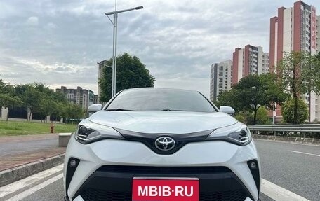 Toyota C-HR I рестайлинг, 2021 год, 2 100 000 рублей, 1 фотография