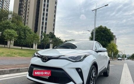 Toyota C-HR I рестайлинг, 2021 год, 2 100 000 рублей, 14 фотография