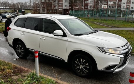 Mitsubishi Outlander III рестайлинг 3, 2017 год, 1 470 000 рублей, 1 фотография