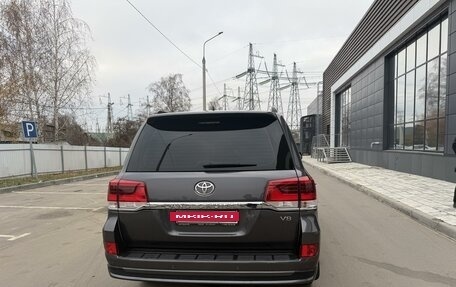 Toyota Land Cruiser 200, 2018 год, 7 900 000 рублей, 4 фотография