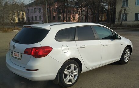 Opel Astra J, 2012 год, 810 000 рублей, 3 фотография