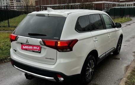 Mitsubishi Outlander III рестайлинг 3, 2017 год, 1 470 000 рублей, 5 фотография