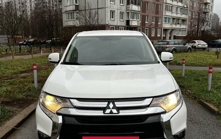 Mitsubishi Outlander III рестайлинг 3, 2017 год, 1 470 000 рублей, 2 фотография